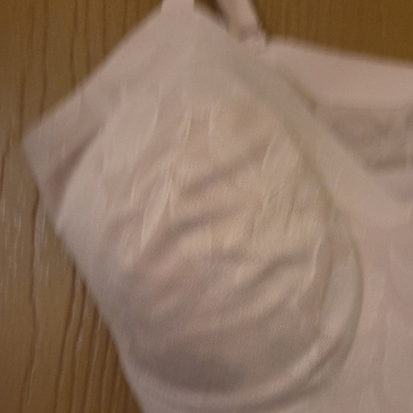 Athleta NWT Cream Lace Bra...size Med - Picture 4 of 4